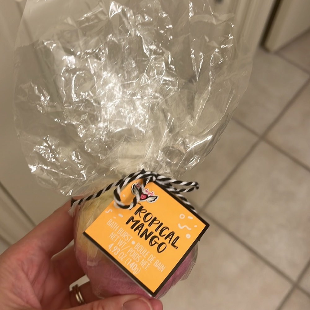Assorted bath bombs! - Picture 2 of 4